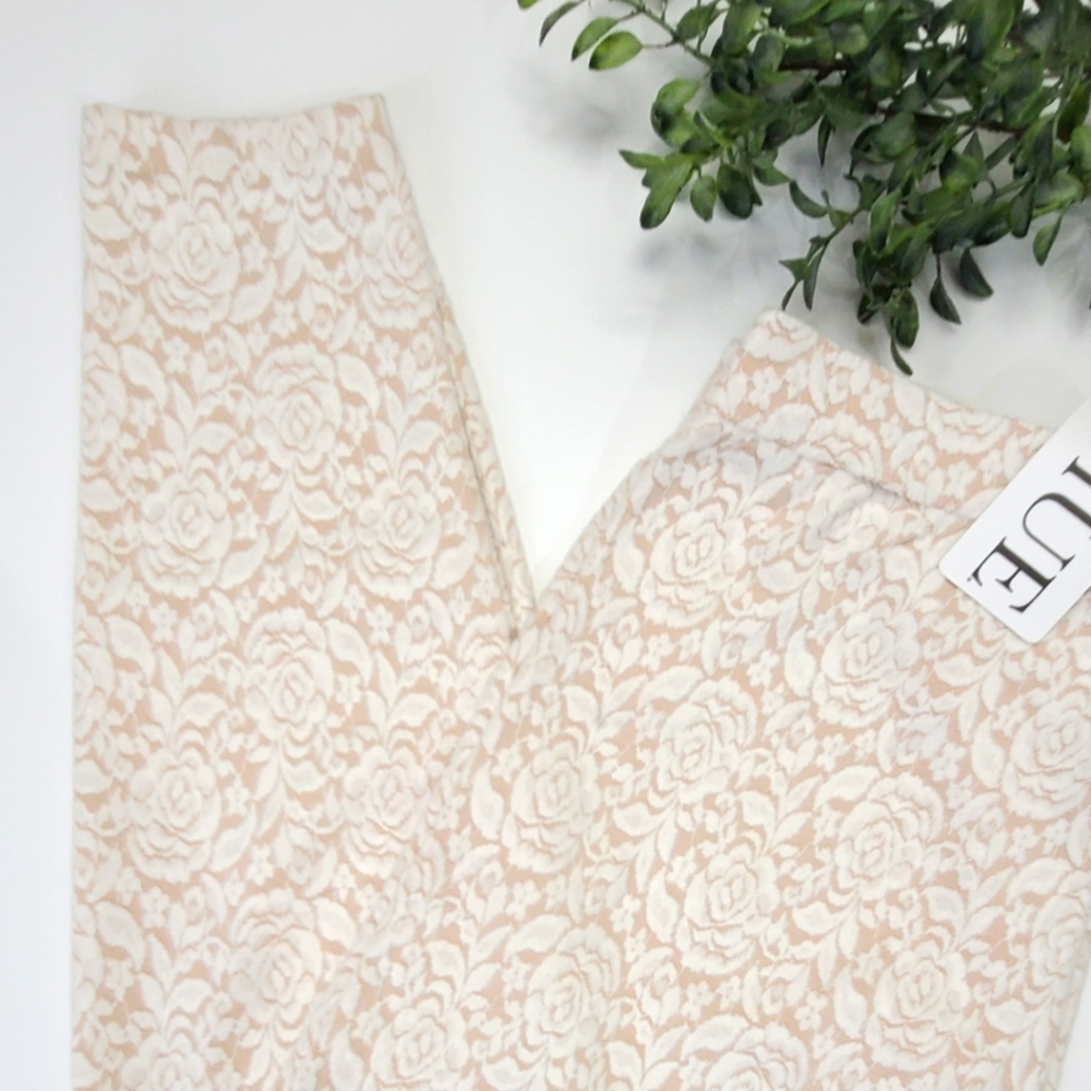 Hue Lace Leggings - Picture 3 of 8